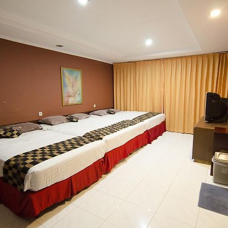 Fora Guest House Taman Lingkar Bandung Exteriör bild