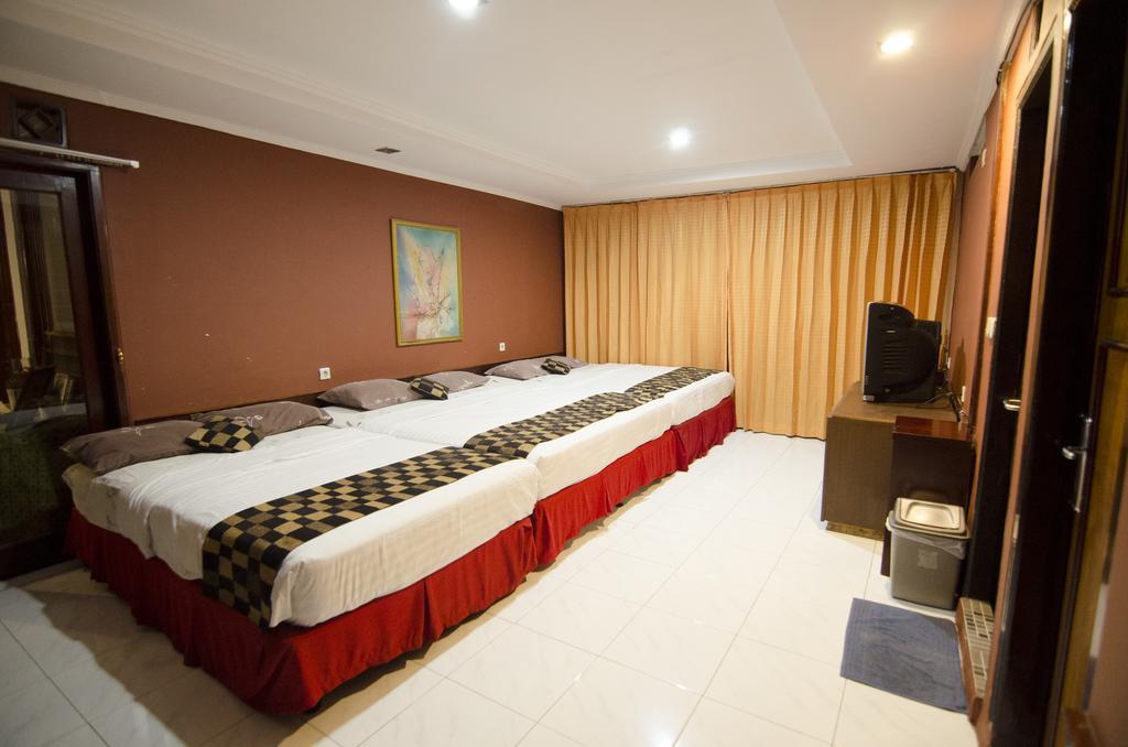 Fora Guest House Taman Lingkar Bandung Exteriör bild