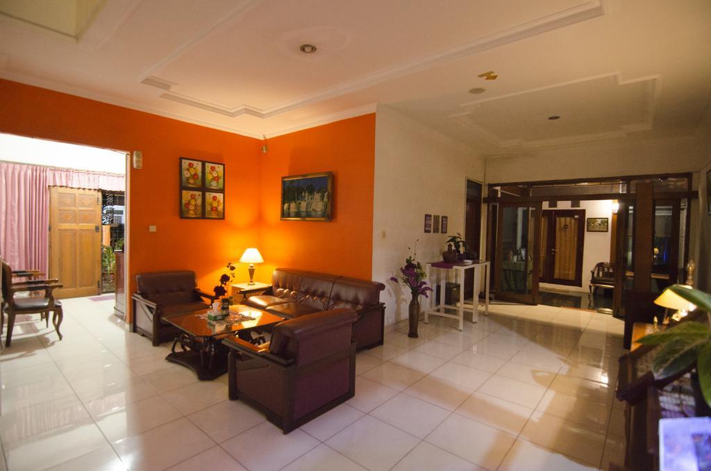 Fora Guest House Taman Lingkar Bandung Exteriör bild