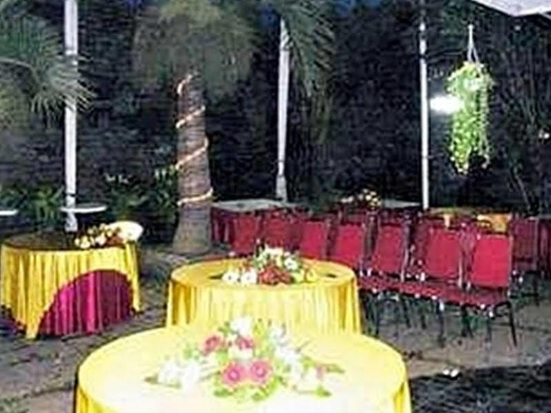 Fora Guest House Taman Lingkar Bandung Exteriör bild