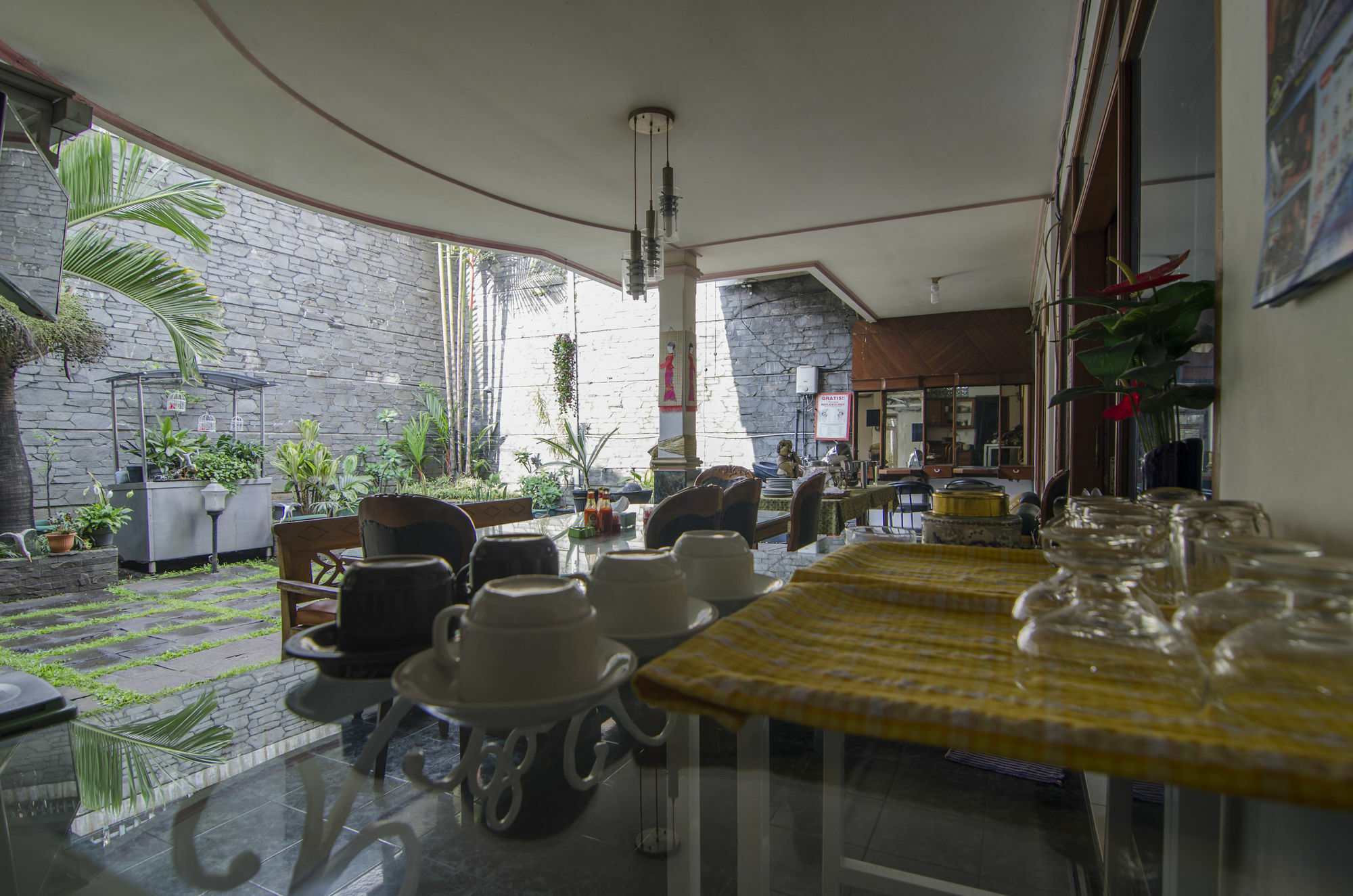 Fora Guest House Taman Lingkar Bandung Exteriör bild